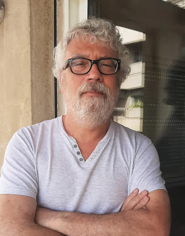 eyJrZXkiOiJzdGF0aWMvbWVkaWEvYXZhdGFycy9Zb3VuZy1NaWNoYWVsLWhlYWRzaG90LTIwMjQuanBnIn0=