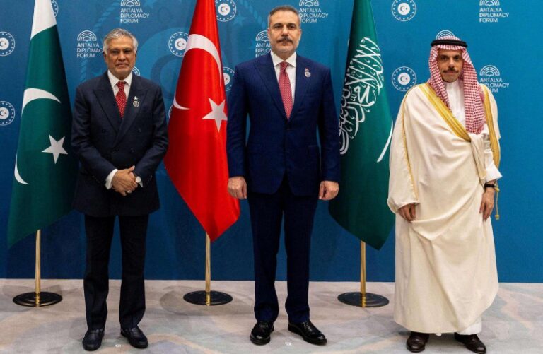 وزراء خارجية السعودية وتركيا وباكستان